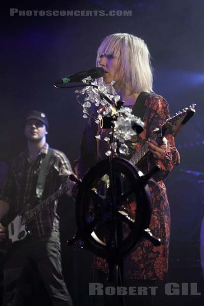 THE JOY FORMIDABLE - 2011-10-24 - PARIS - Nouveau Casino - Rhiannon Bryan - Rhydian Dafydd